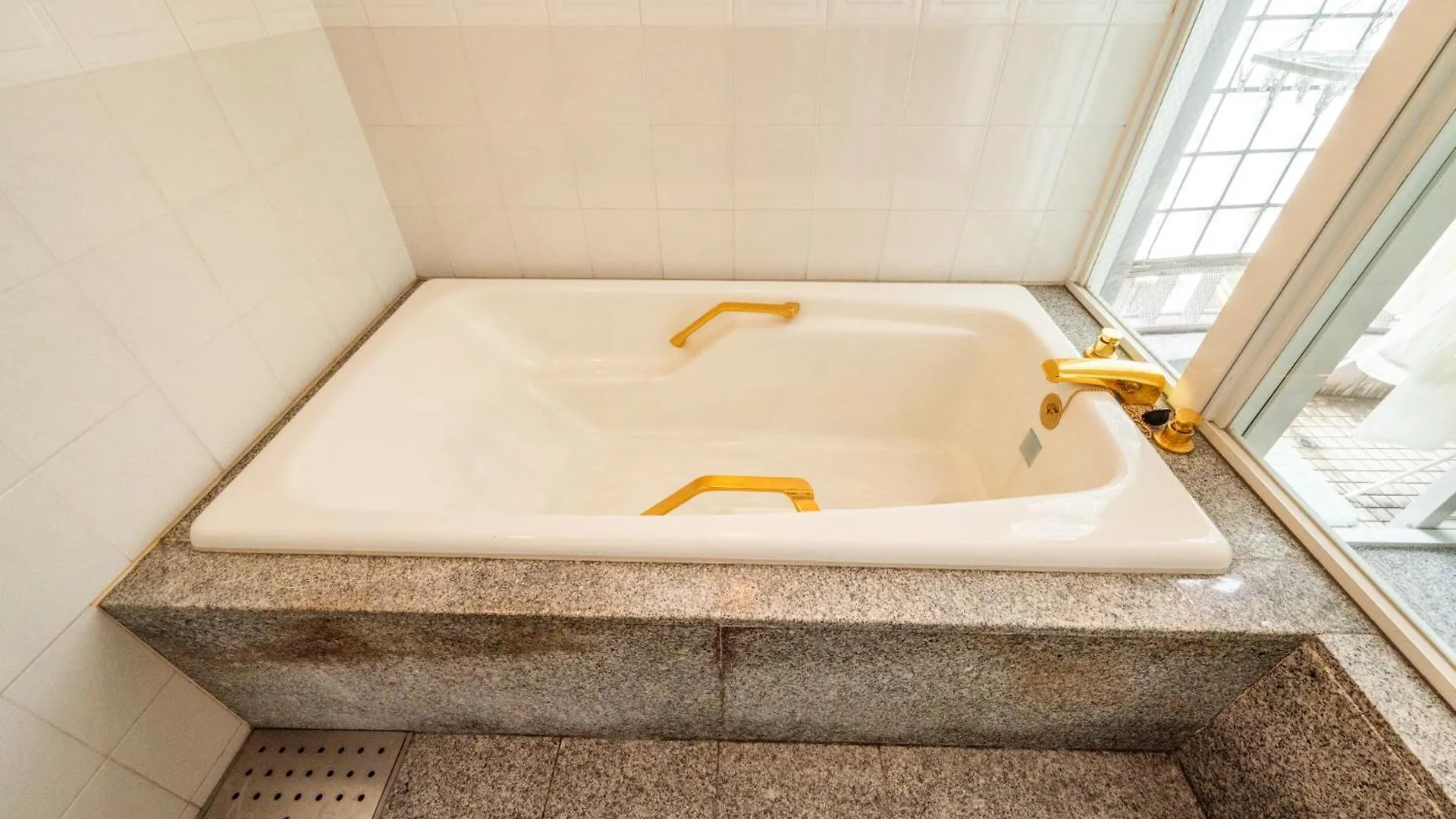 Sweet House 105 Square Meters Of Single Floor Space 15 Minutes On Foot To Shinsaibashi Dotonbori 30 Minutes To Usj 7 Minutes To Umeda أوساكا