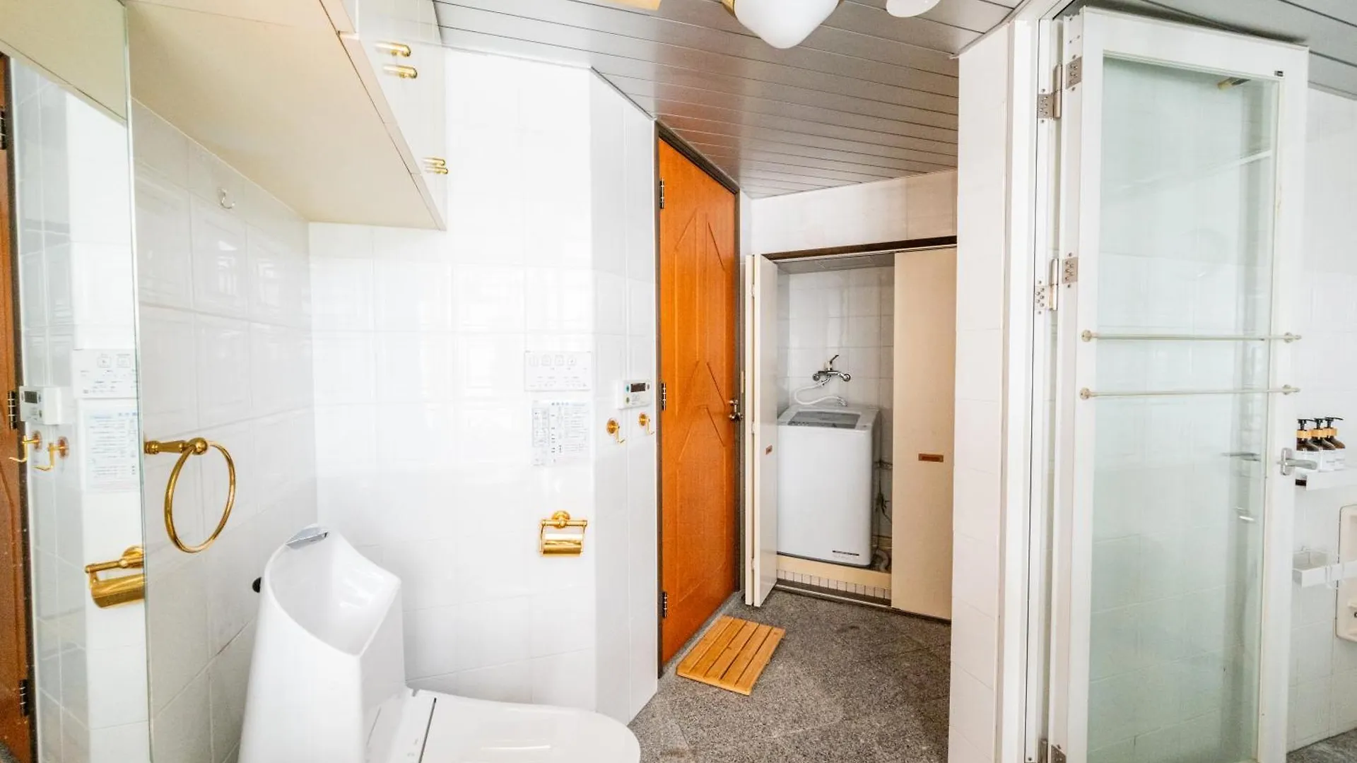 Sweet House 105 Square Meters Of Single Floor Space 15 Minutes On Foot To Shinsaibashi Dotonbori 30 Minutes To Usj 7 Minutes To Umeda أوساكا شقة